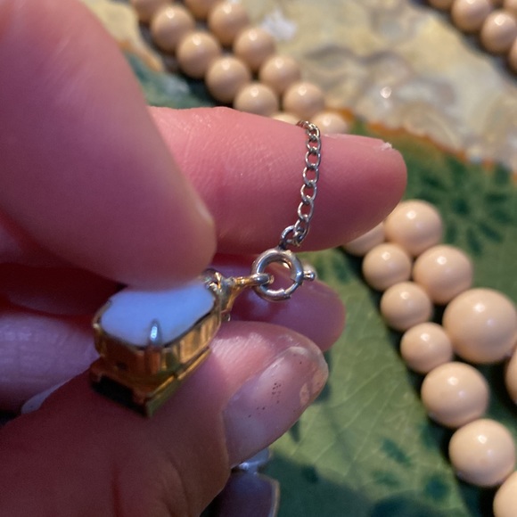 Vintage white glass and AB rhinestone bracelet - Picture 4 of 7